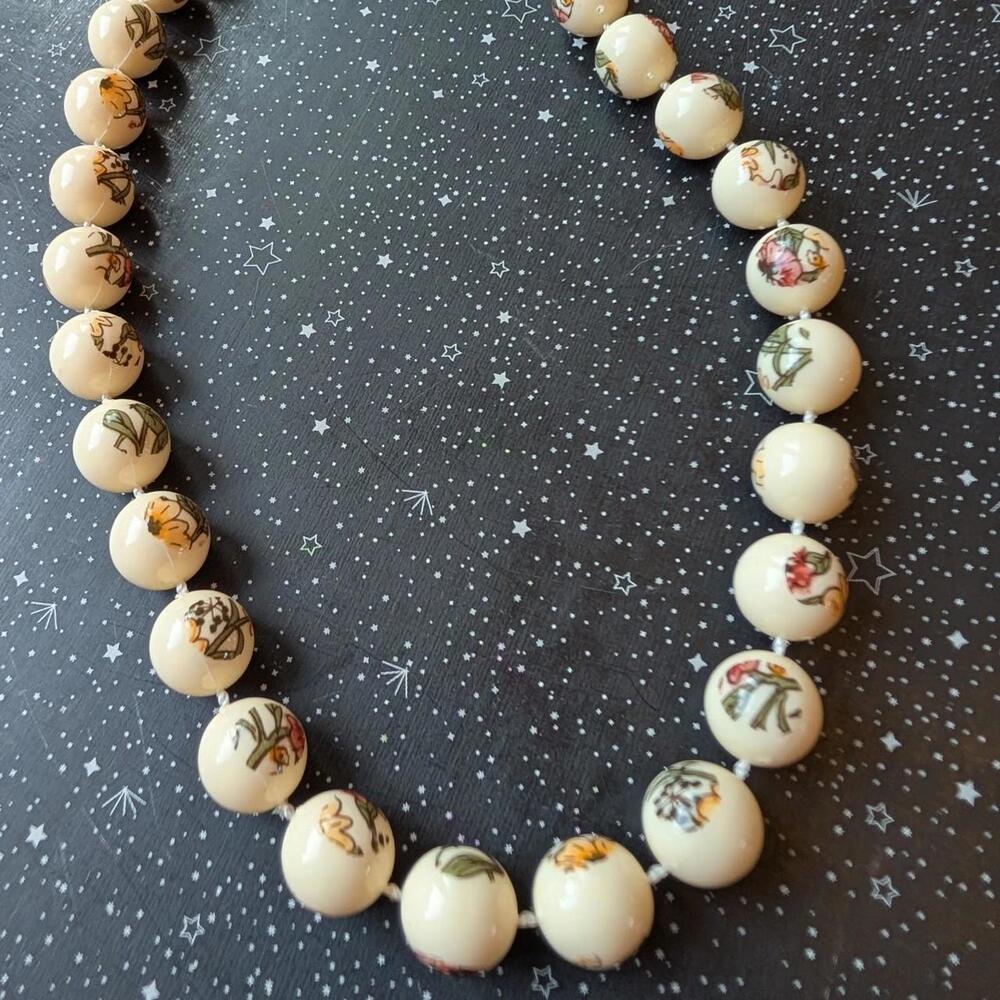 v i n t a g e ::  Women's Cream and Multi Jewlery